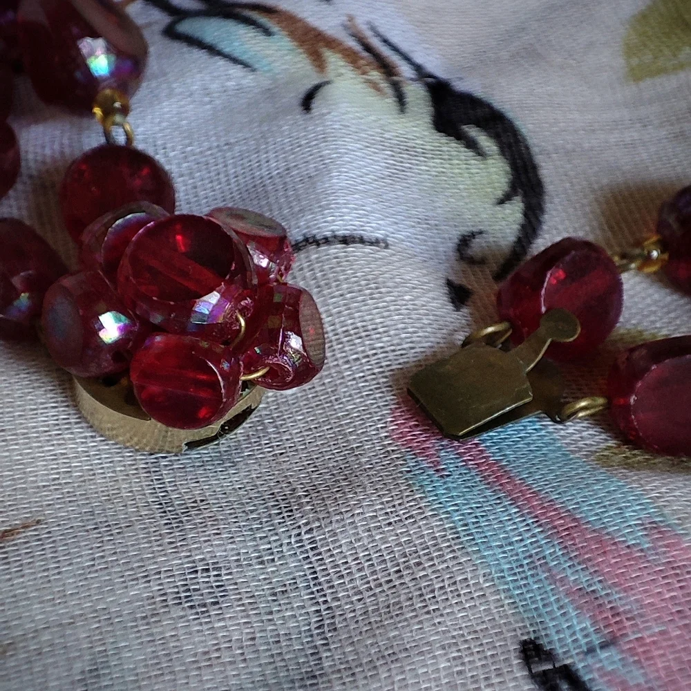 Western Germany Plastic Red Aurora Borealis Light Weight Beaded Vintage Necklace
